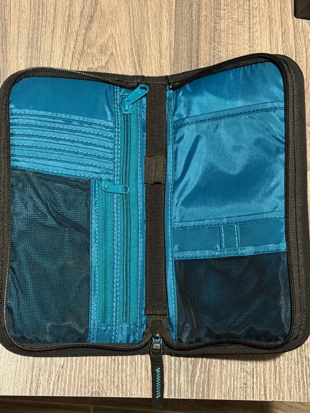 Dakine Black Travel Organizer/Sleeve with Multicolor Aztec Stripes - Picture 3 of 4